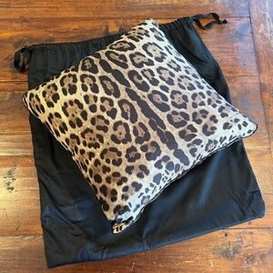 NWT DOLCE & GABBANA Casa Leopard Print 100% Silk Twill Throw Pillow Cushion